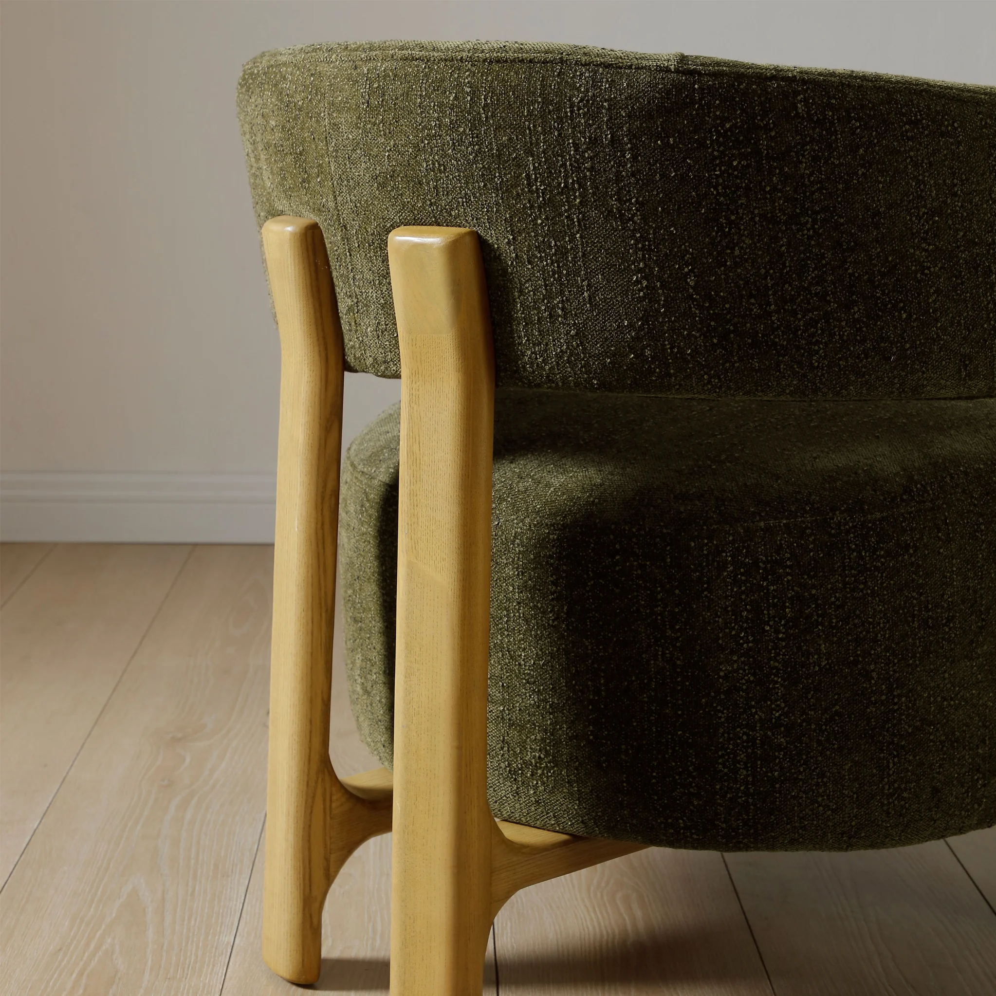 Sorelle Curved Accent Chair - Image 5