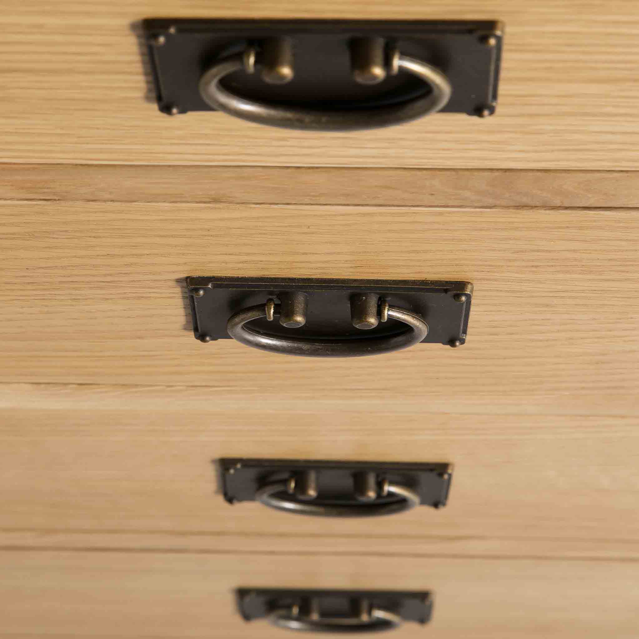 Surrey Oak XL 2 Over 3 Chest Of Drawers - Image 8